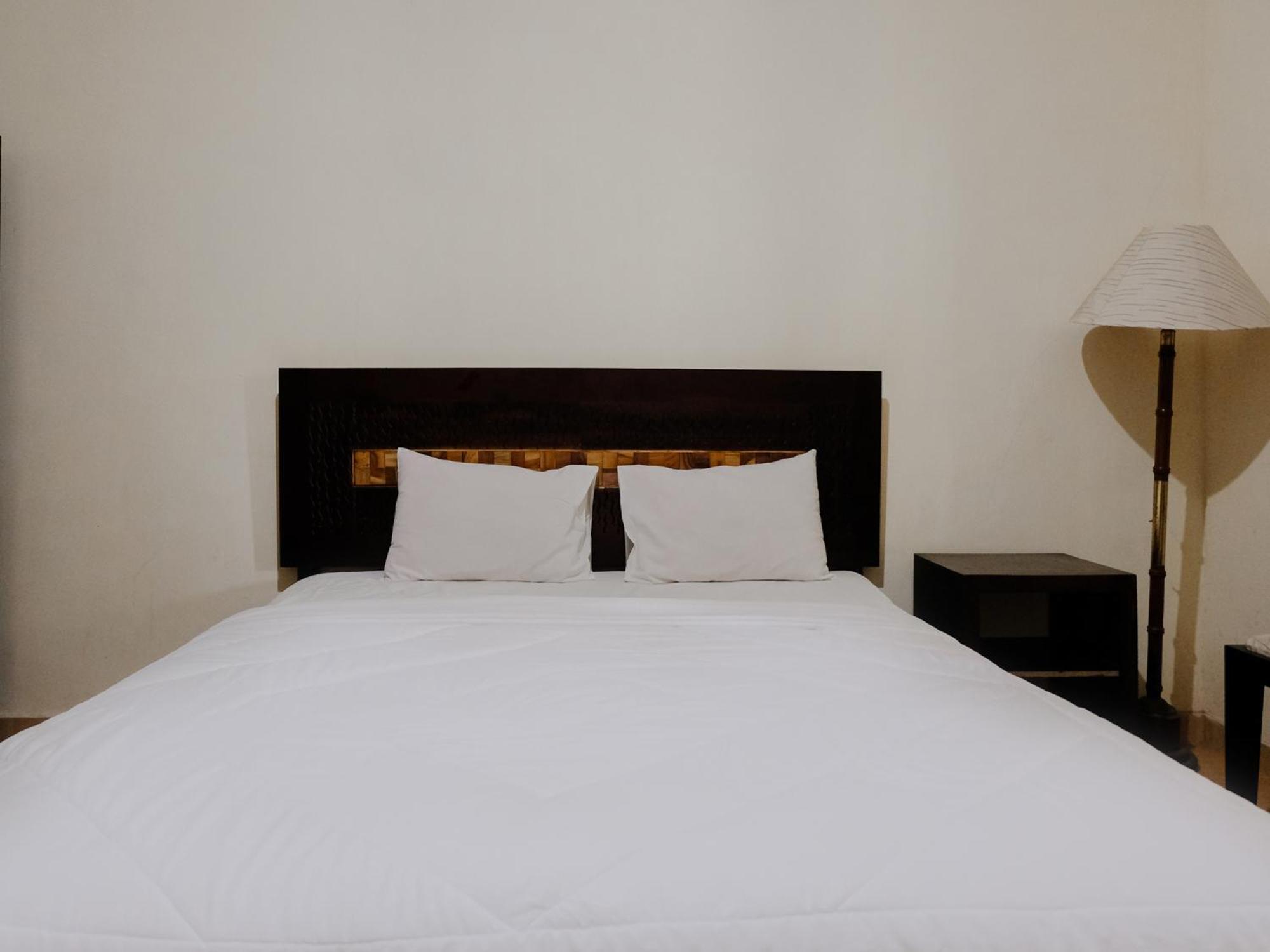 Hotel Mahkota Plengkung By Ecommerceloka Banyuwangi  Phòng bức ảnh