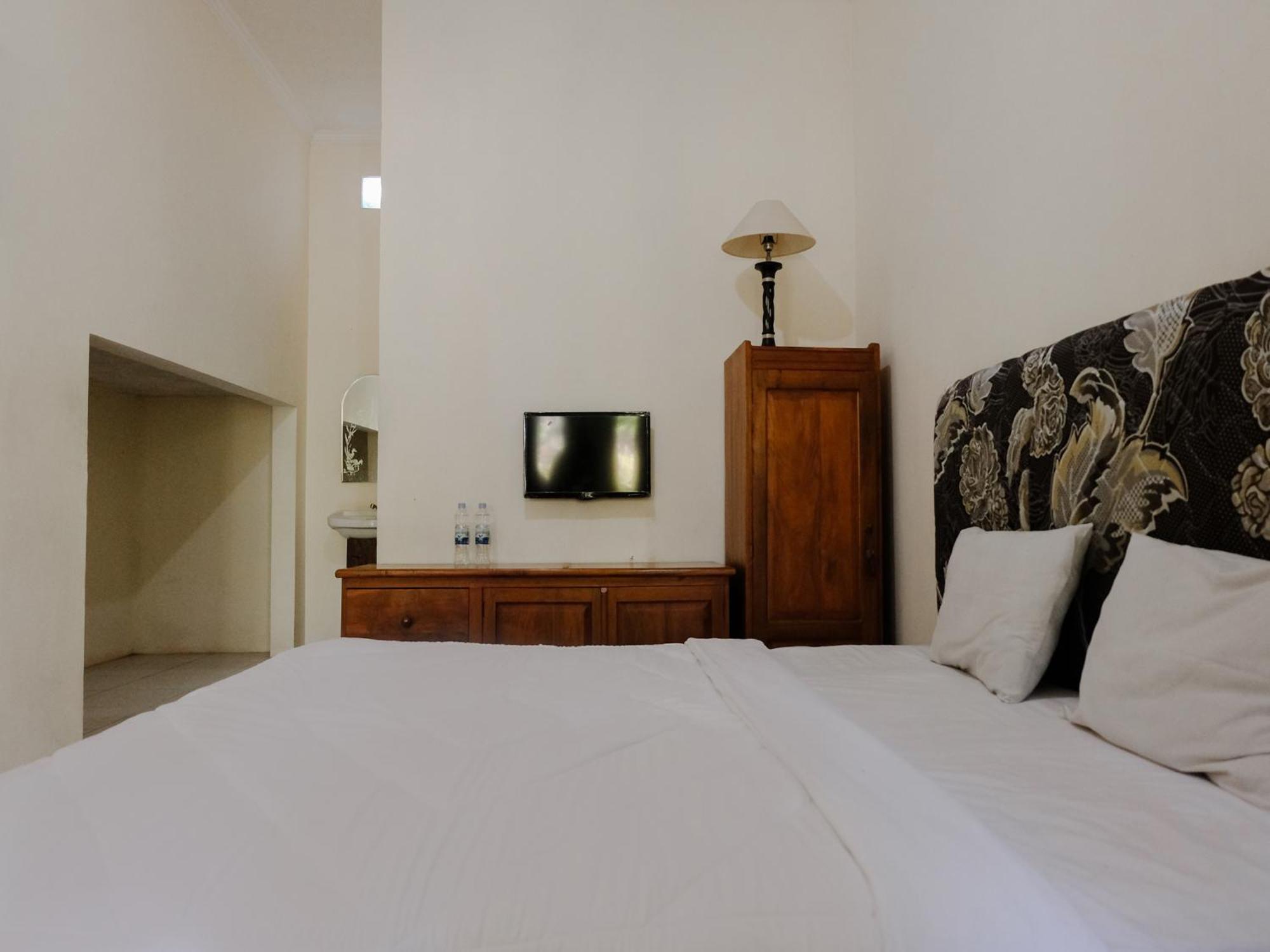 Hotel Mahkota Plengkung By Ecommerceloka Banyuwangi  Phòng bức ảnh