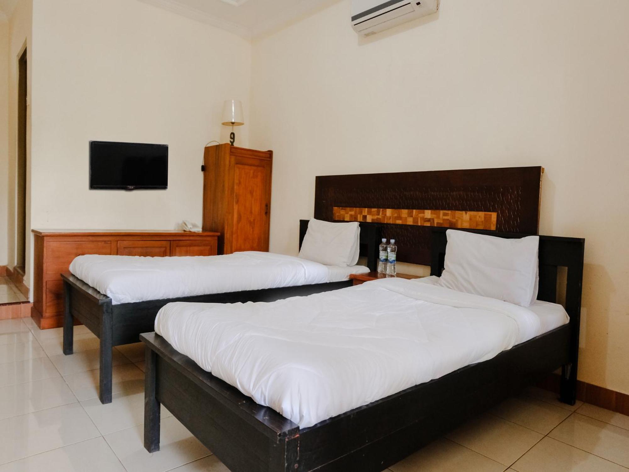 Hotel Mahkota Plengkung By Ecommerceloka Banyuwangi  Phòng bức ảnh