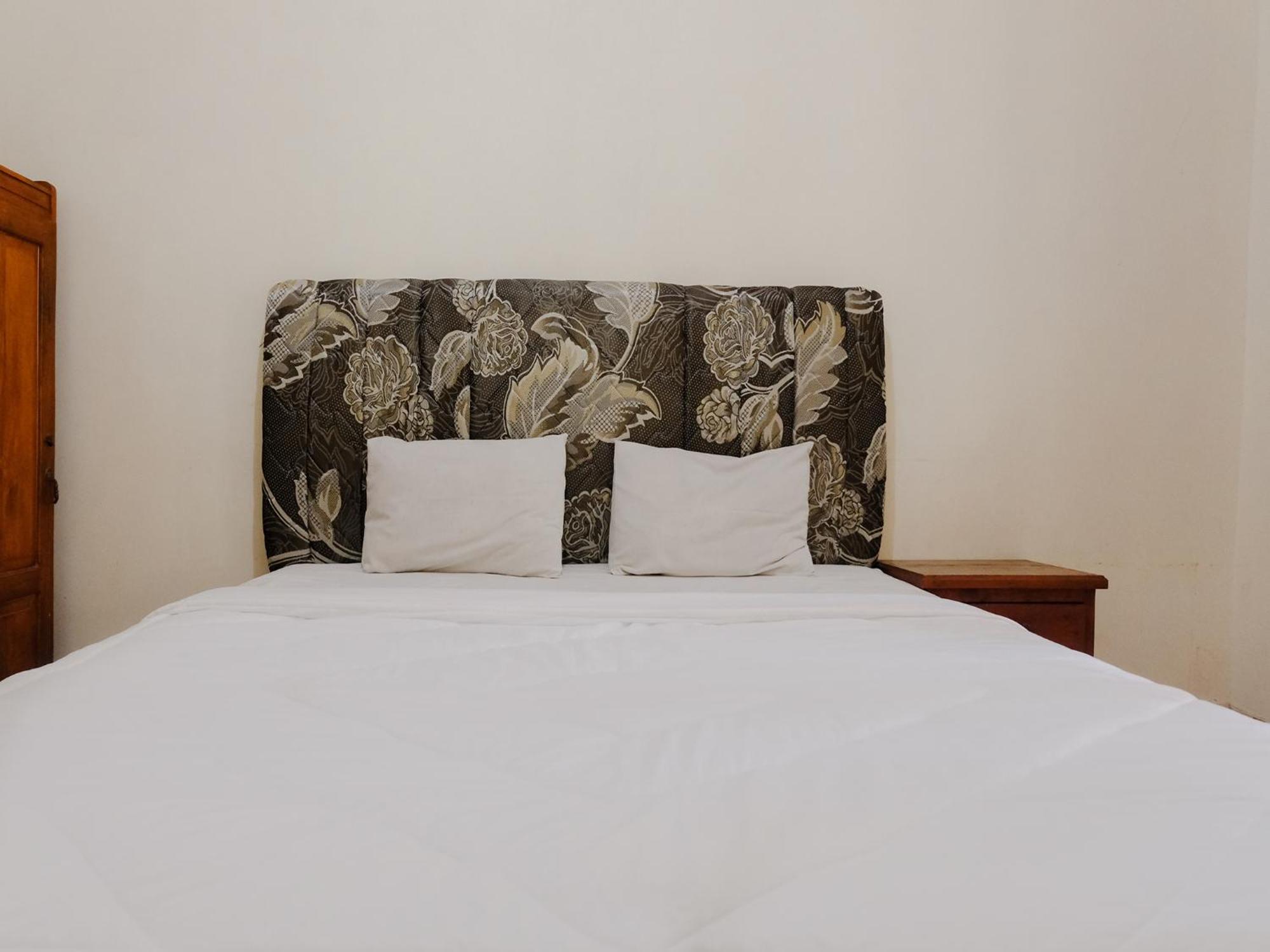 Hotel Mahkota Plengkung By Ecommerceloka Banyuwangi  Phòng bức ảnh