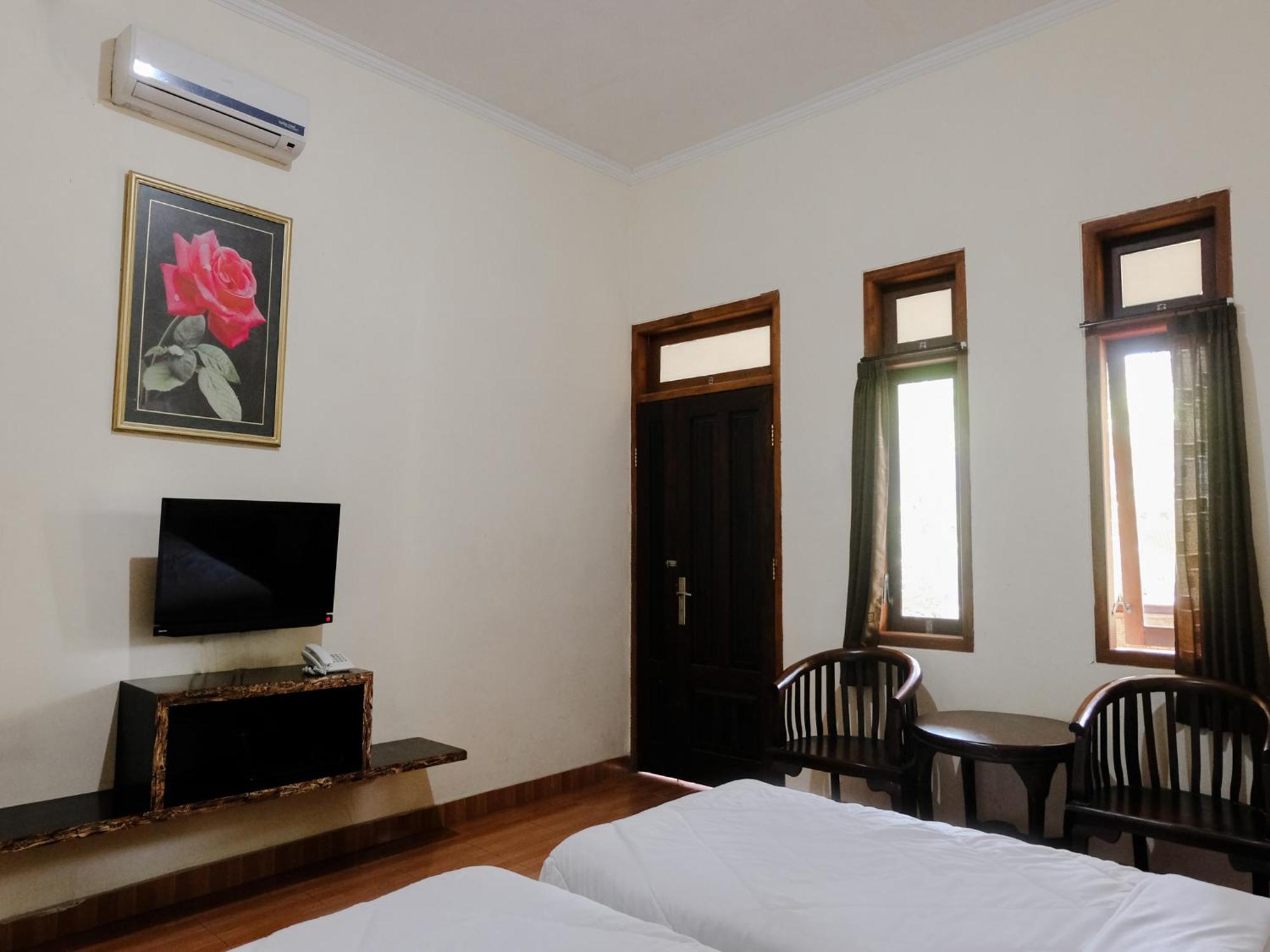 Hotel Mahkota Plengkung By Ecommerceloka Banyuwangi  Phòng bức ảnh