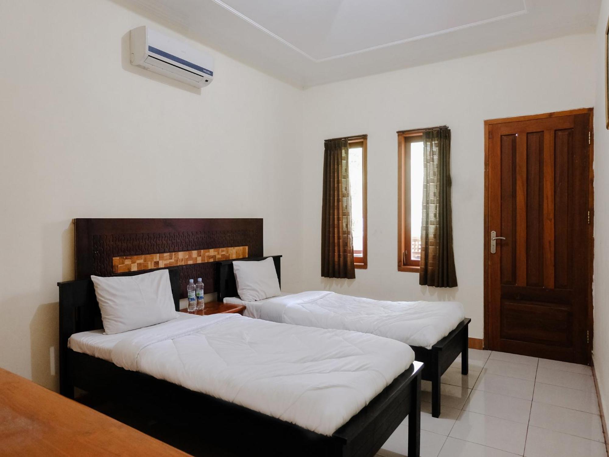 Hotel Mahkota Plengkung By Ecommerceloka Banyuwangi  Phòng bức ảnh