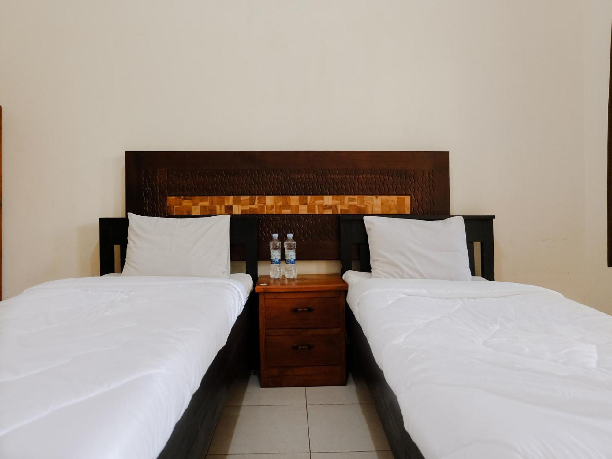 Hotel Mahkota Plengkung By Ecommerceloka Banyuwangi  Phòng bức ảnh