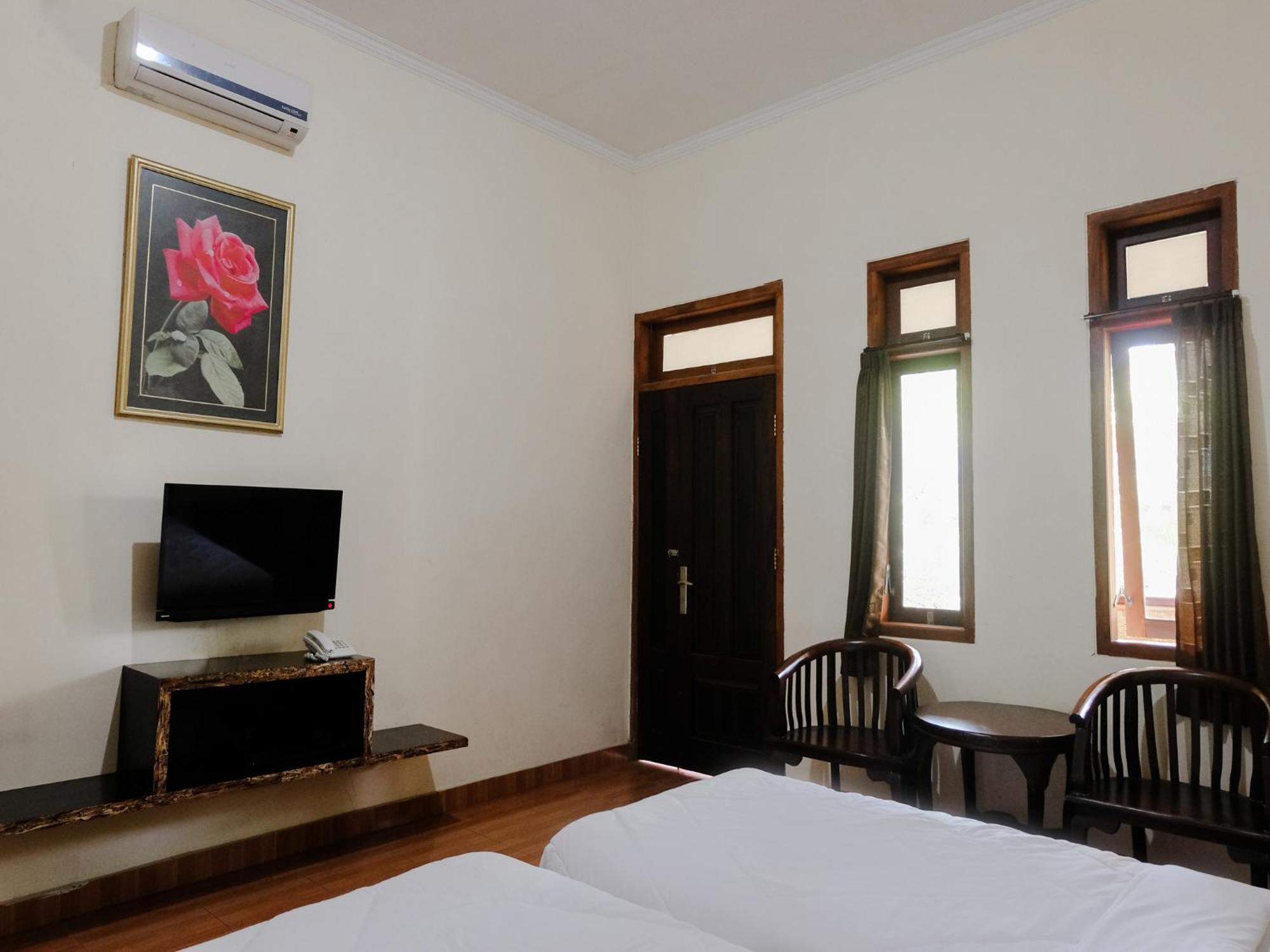 Hotel Mahkota Plengkung By Ecommerceloka Banyuwangi  Phòng bức ảnh