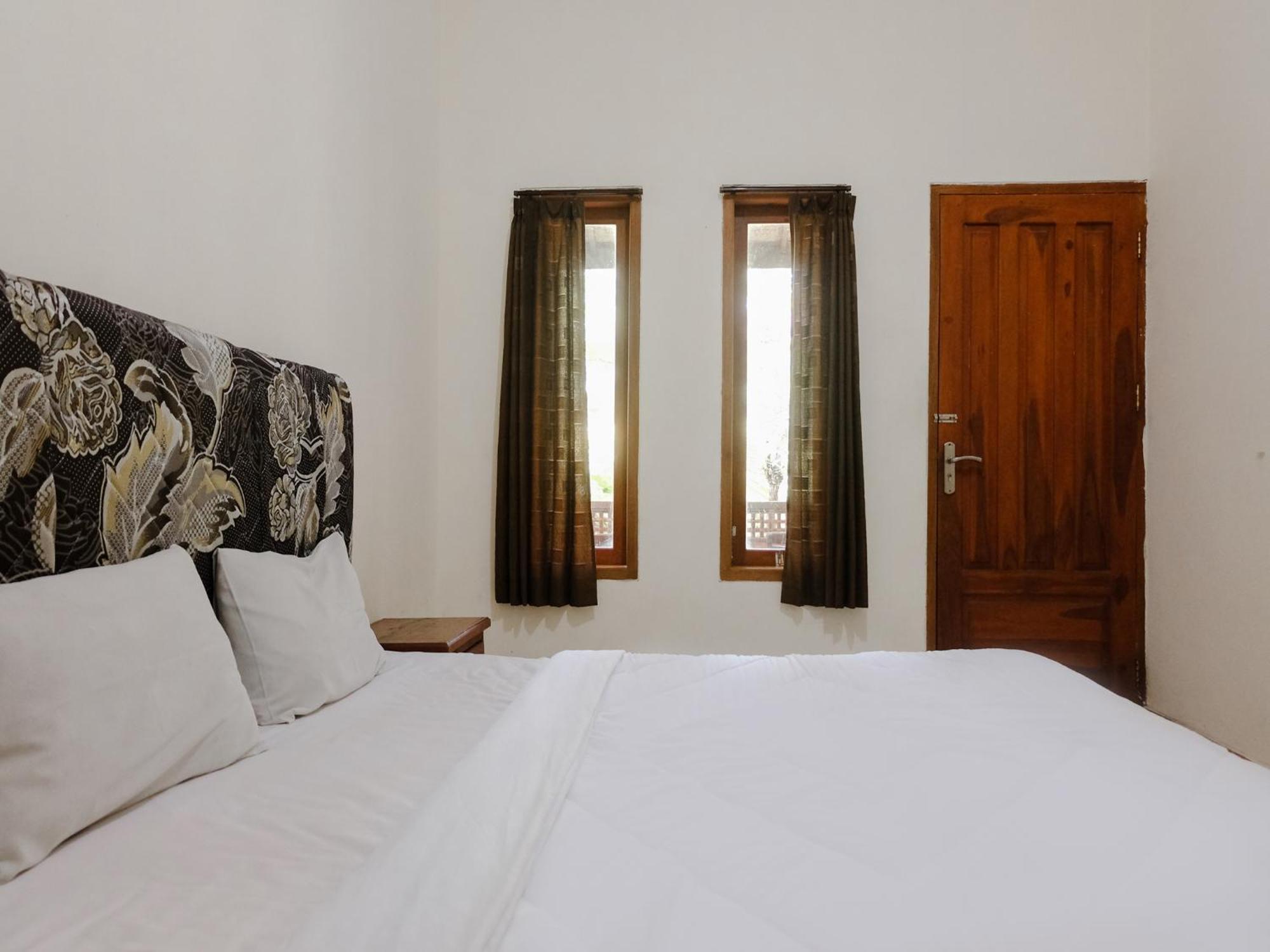 Hotel Mahkota Plengkung By Ecommerceloka Banyuwangi  Phòng bức ảnh