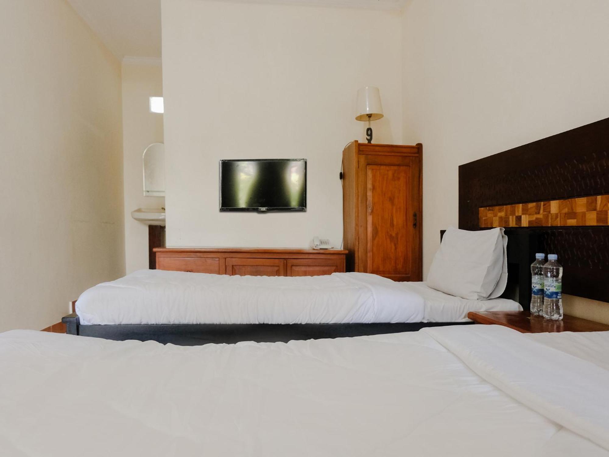 Hotel Mahkota Plengkung By Ecommerceloka Banyuwangi  Phòng bức ảnh
